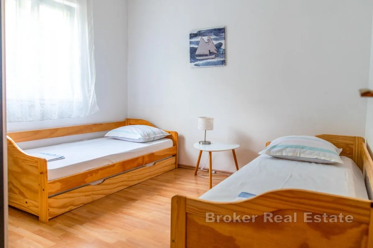 dvojna apartmanska kuća u prvom redu do mora - slika 11