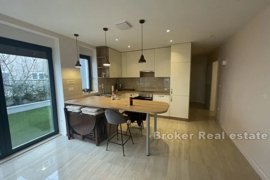 bačvice, dvosobni apartman - slika 2