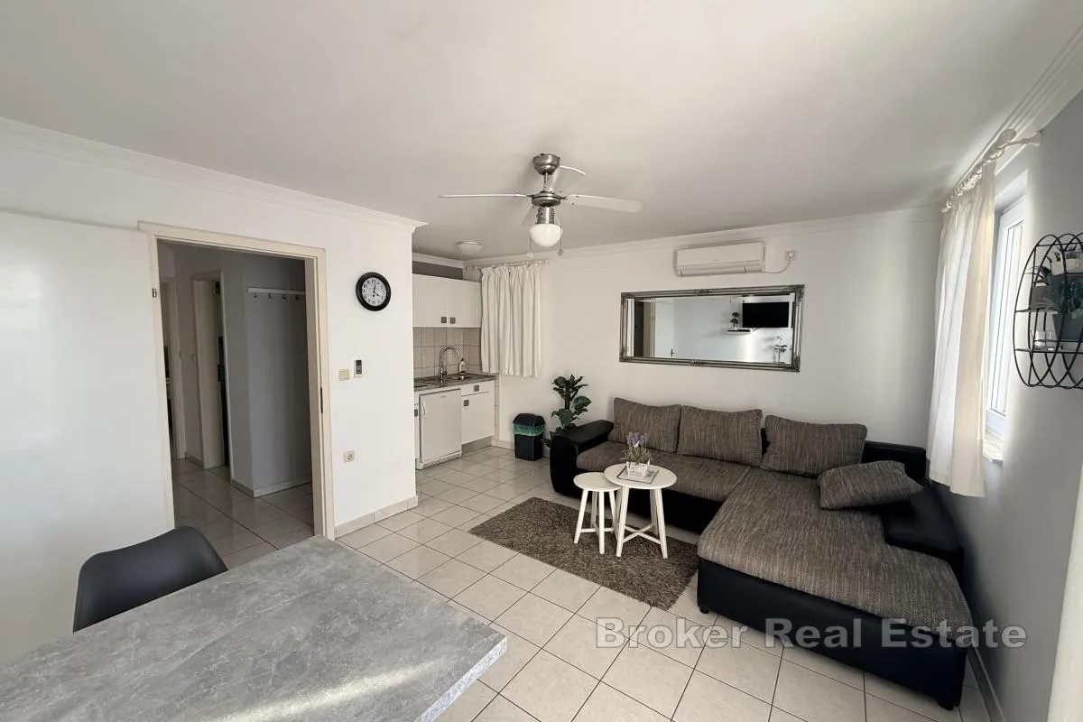 apartmanska kuća u prvom redu do mora - slika 10