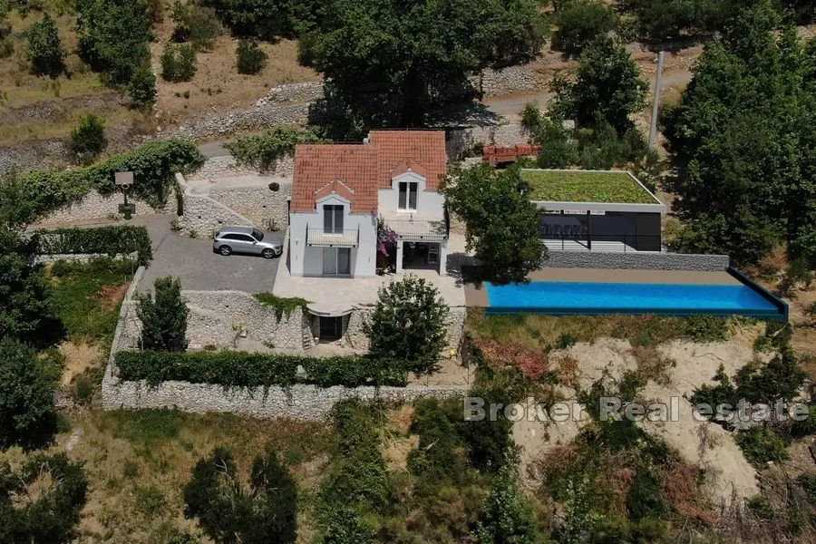 jedinstvena nekretnina s bazenom i pogledom na more - slika 1