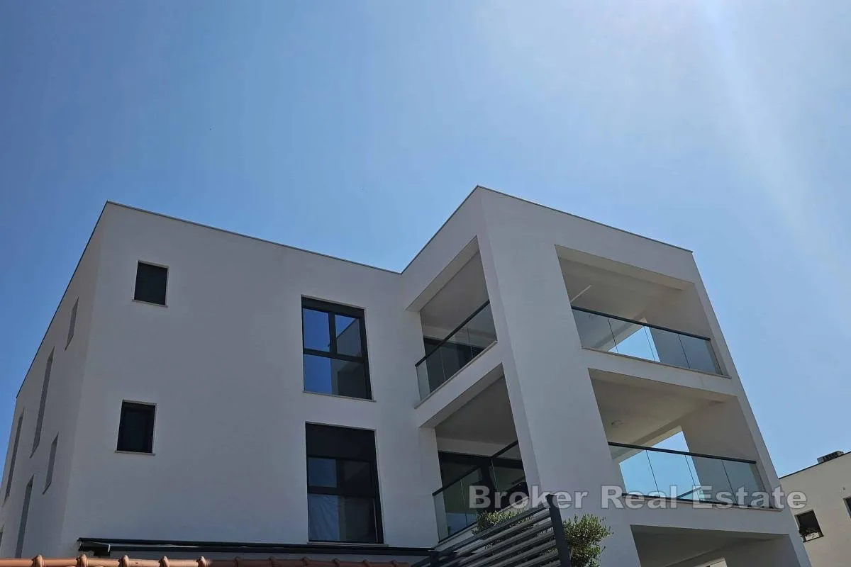 trosobni apartman s pogledom na more - slika 7
