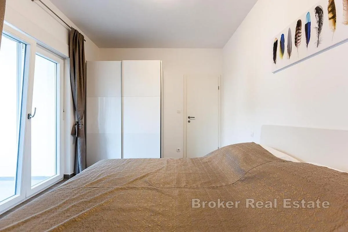 moderna apartmanska kuća u prvom redu do mora - slika 8