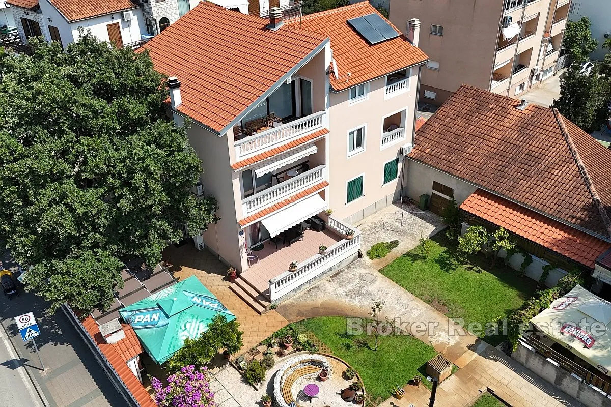 apartmanska kuća s restoranom - slika 13