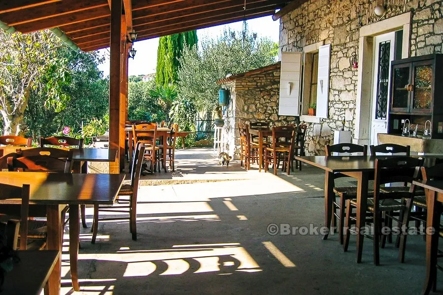 renovirana kamena kuća uz more, na prodaju - slika 3