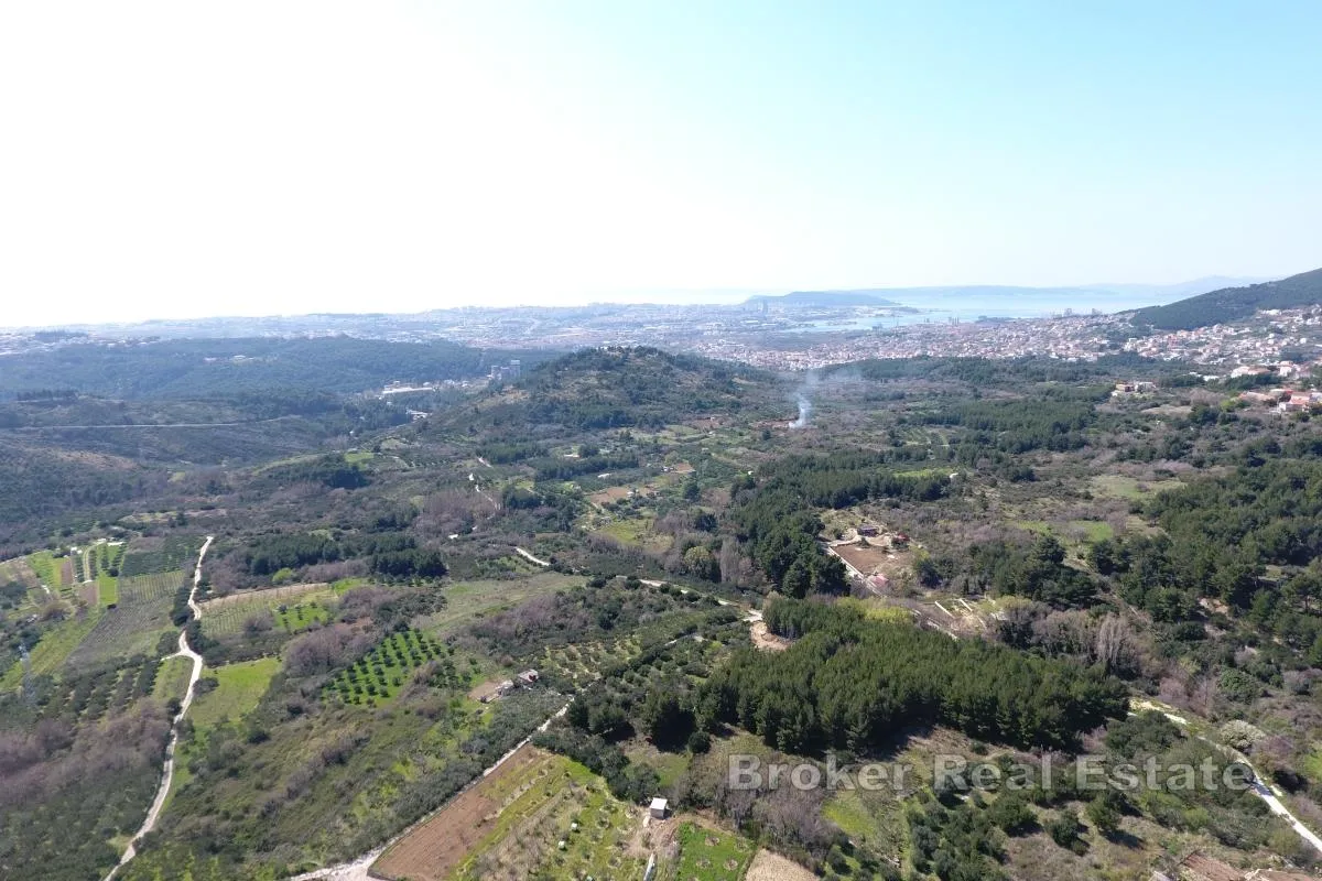 građevno zemljište na klisu sa panoramskim pogledom - slika 2