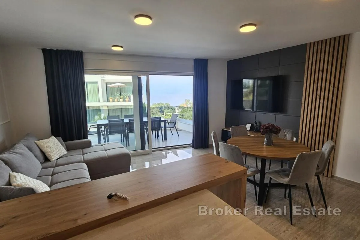 luksuzni apartman s bazenom - slika 3