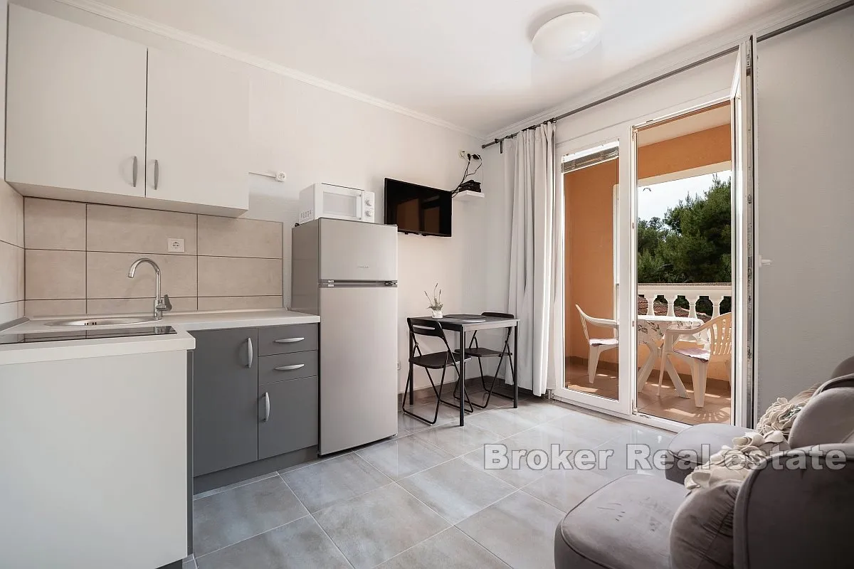 apartmanska kuća s restoranom - slika 7