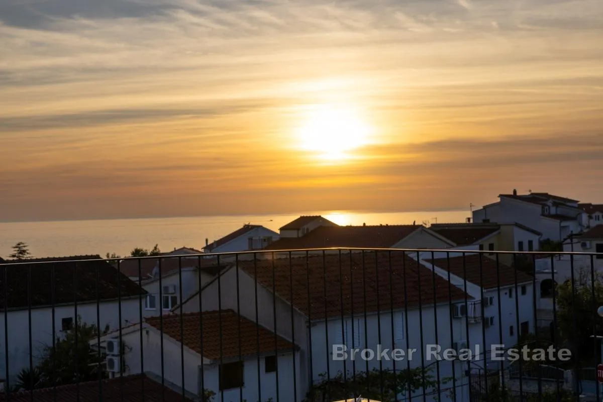 vila s bazenom u blizini plaže - slika 14