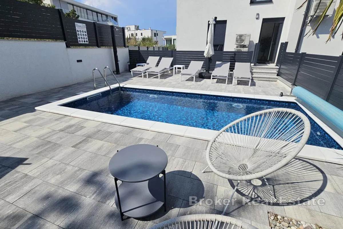Luksuzni apartman s bazenom - Krk