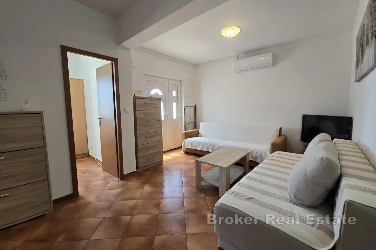 dvosobni apartman s pogledom na more - slika 4