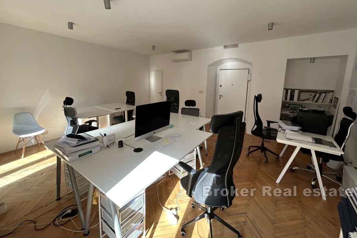 troetažni apartman u centru, na prodaju - slika 5
