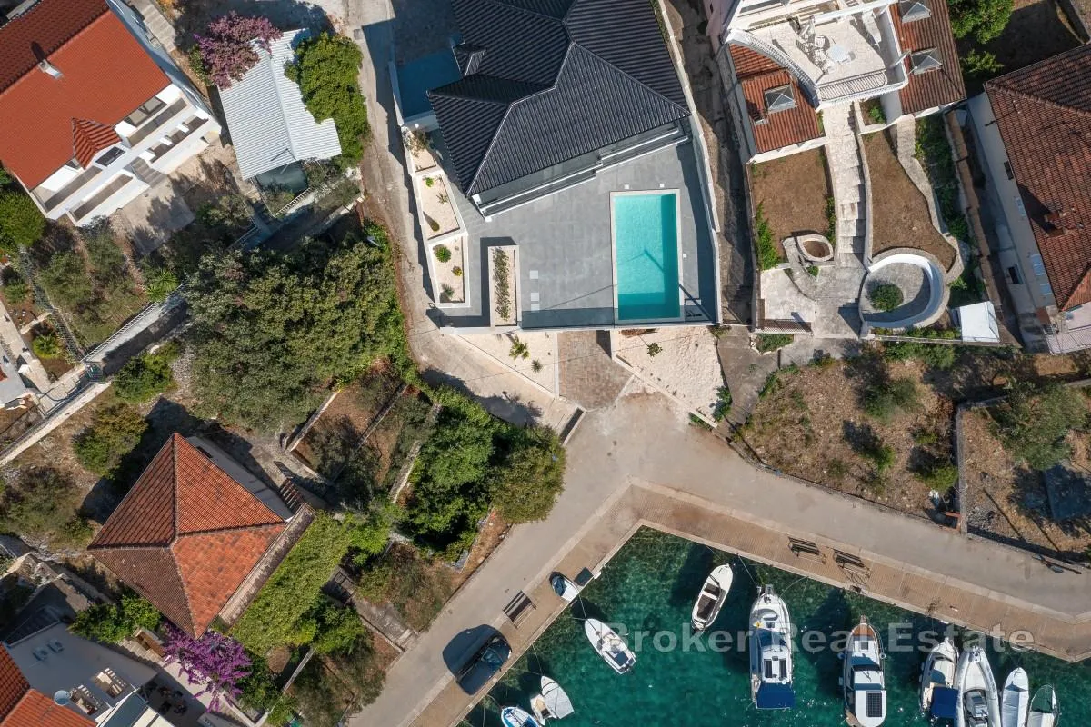 moderna vila – prvi red do mora u blizini rogoznice - slika 4