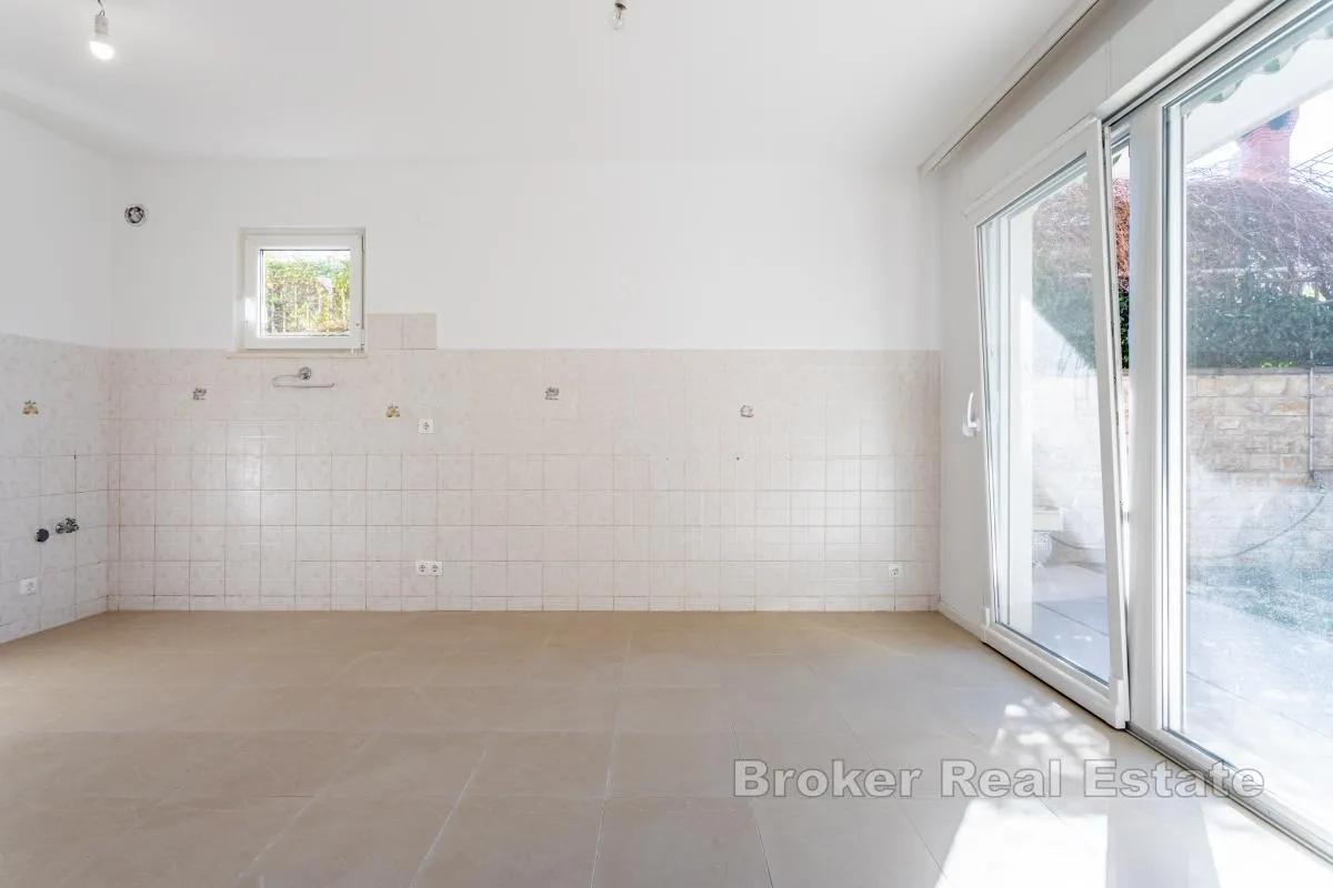 apartmanska kuća u blizini mora - slika 6