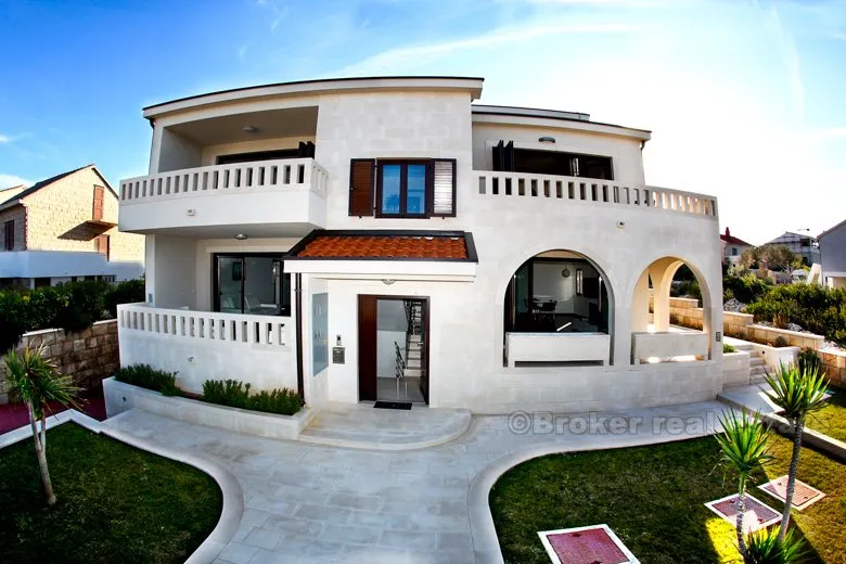 villa smješten u lijepoj uvali, na prodaju - slika 3