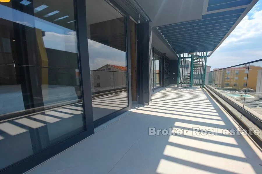 luksuzna apartmanska vila s pogledom na more - slika 10