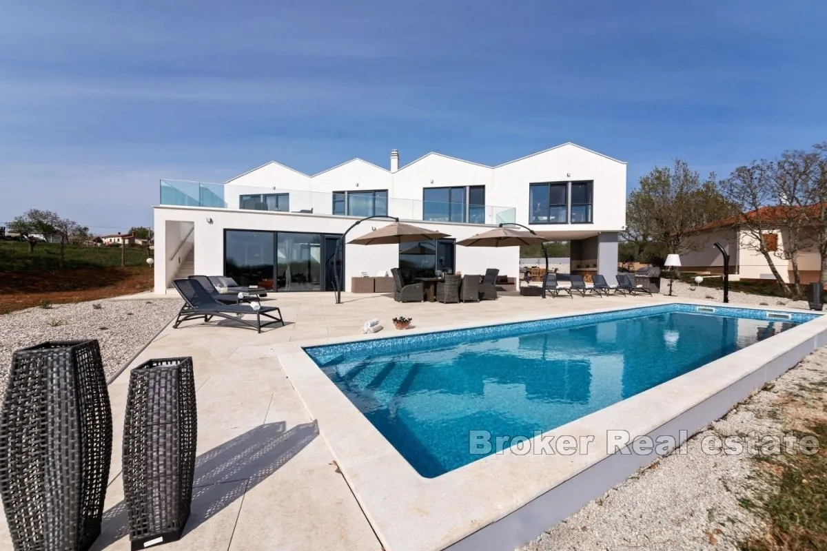 moderna vila s bazenom - slika 2