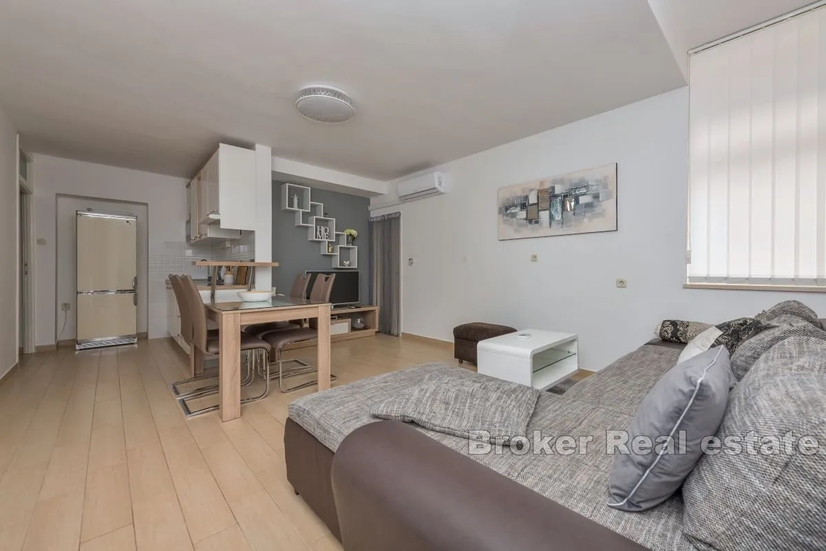 kuća sa šest apartmana blizu mora - slika 8