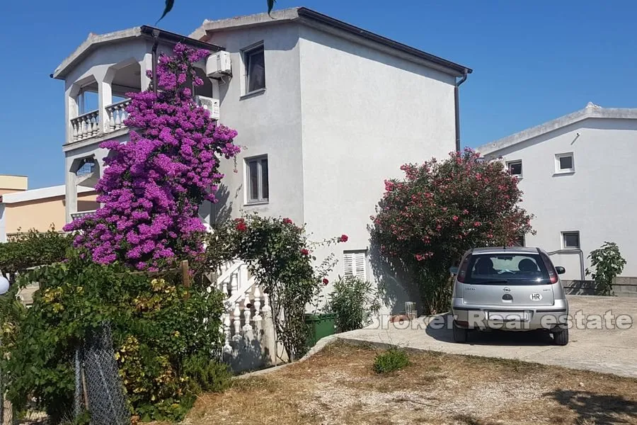 obiteljska kuća na tri etaže u blizini mora - slika 3