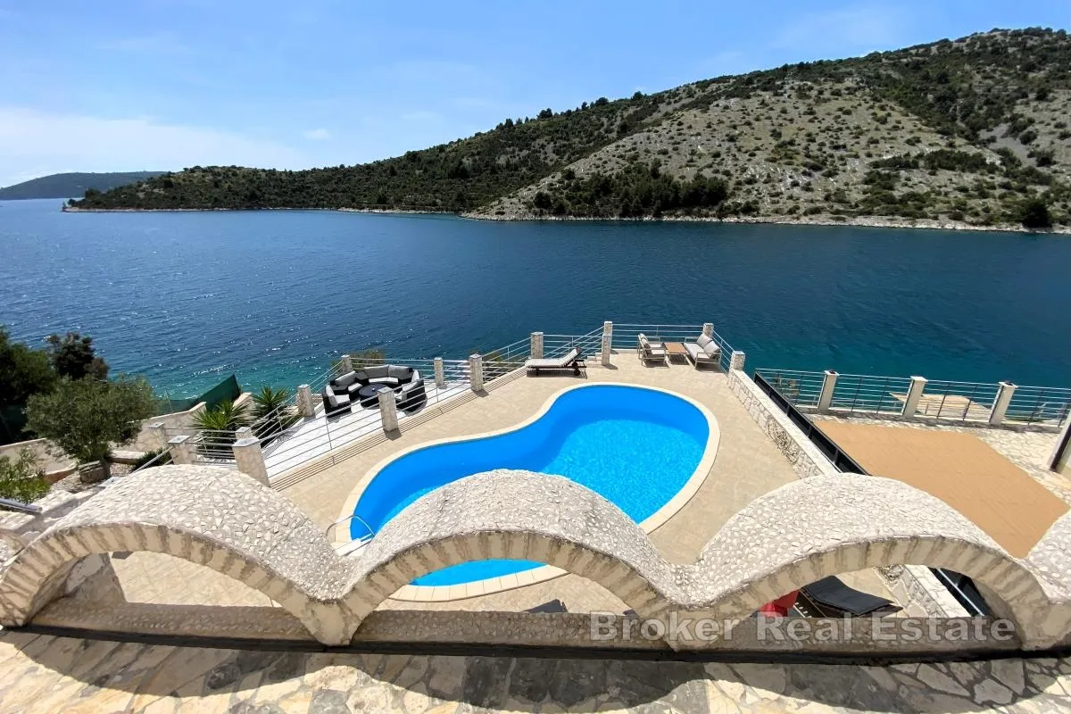 apartmanska vila prvi red do mora - slika 5