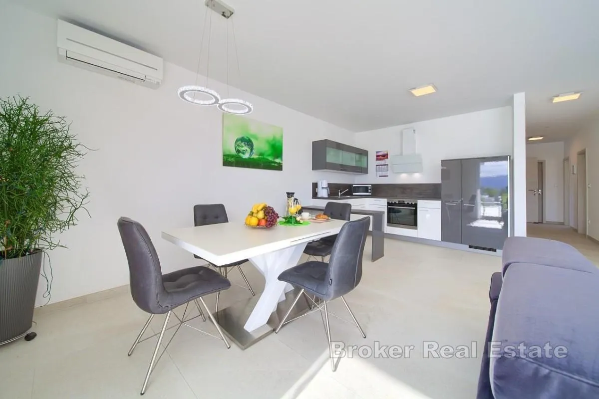 vila s četiri apartmana i otvorenim pogledom na more - slika 6