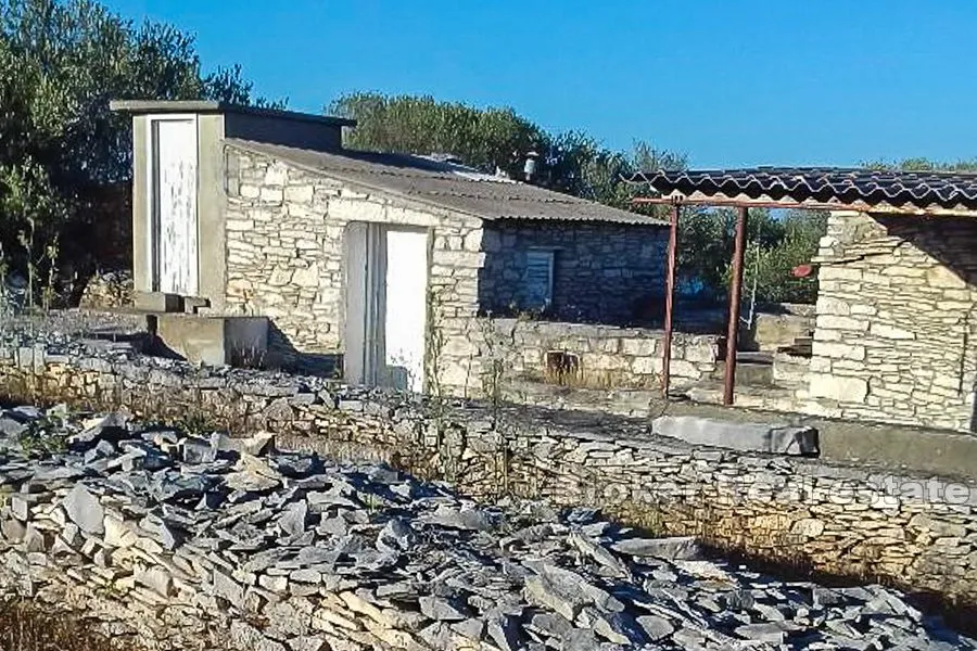 zemljište s 3 manja objekta, pogled na more - slika 4
