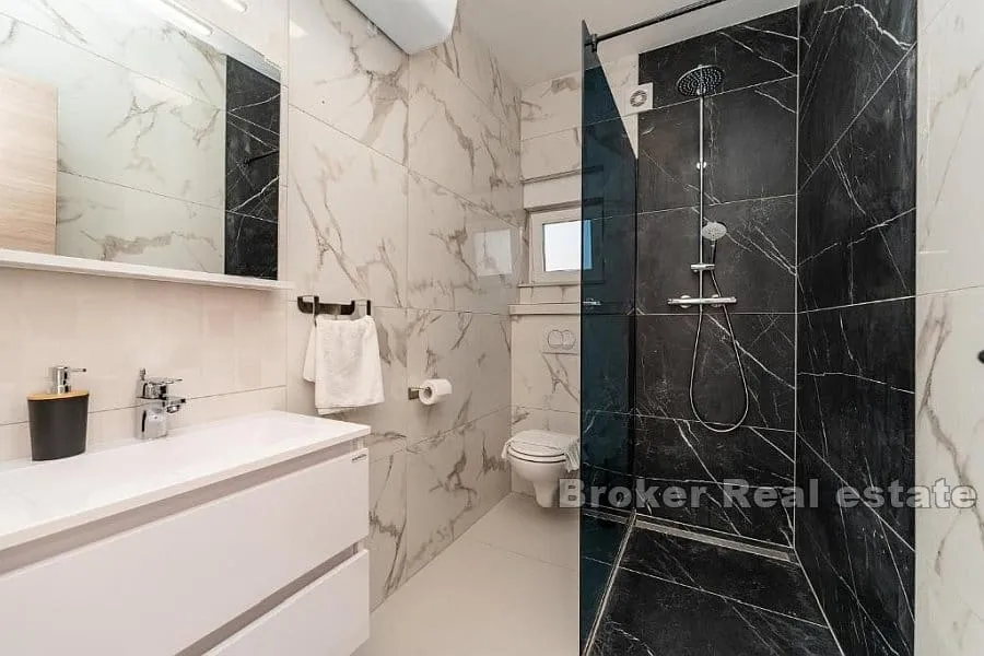 moderna nekretnina s tri apartmana - slika 14
