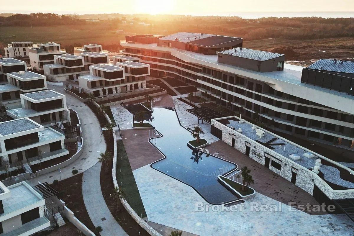 šarmantni dvosobni stan u novogradnji unutar resorta - slika 9