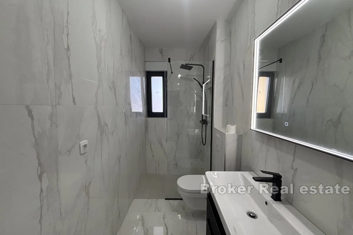 prostrani penthouse s pogledom na more - slika 6