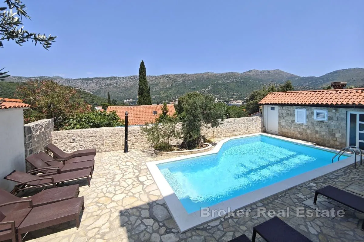 kamena vila s bazenom i pogledom na more - slika 2