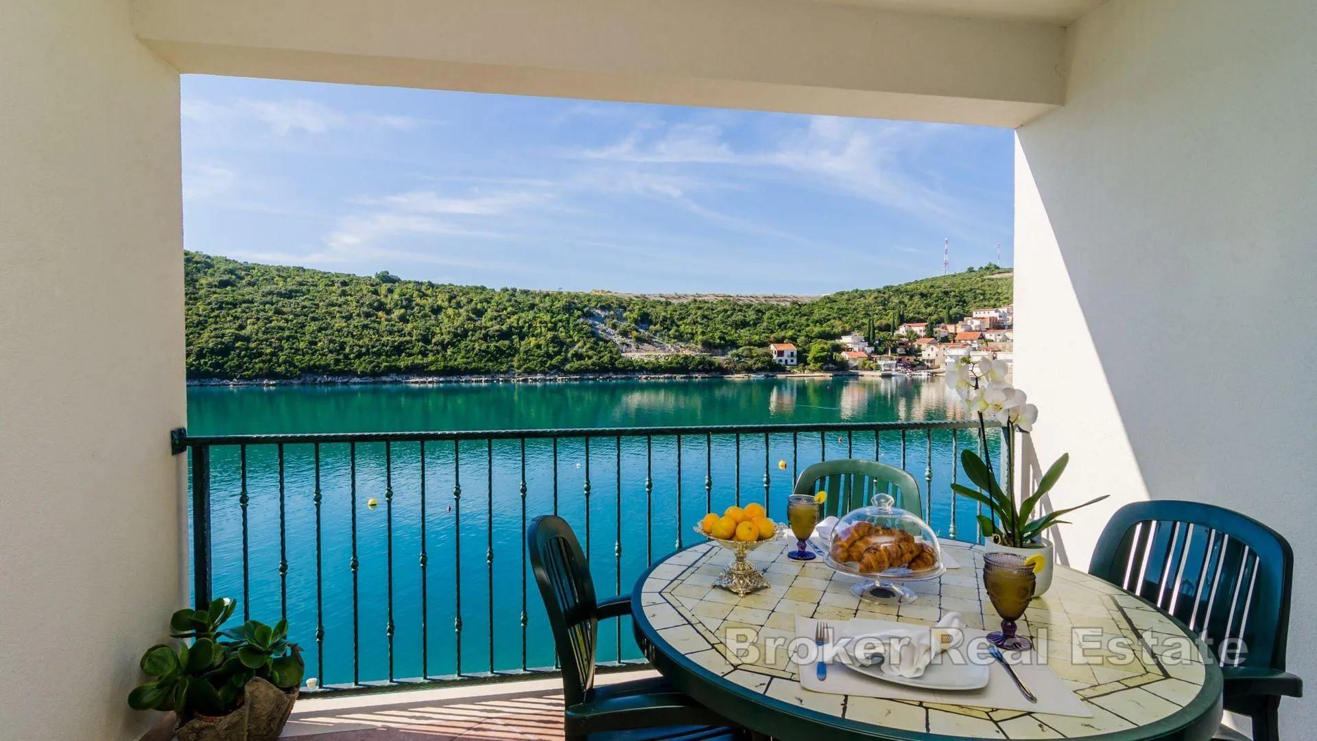 apartmanska kuća u prvom redu do mora - slika 8