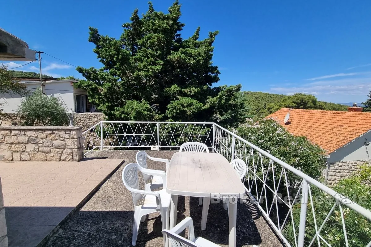 kuća s vrtom i pogledom na more - slika 2
