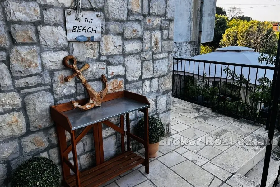 kamena kuća s pogledom na more - slika 10