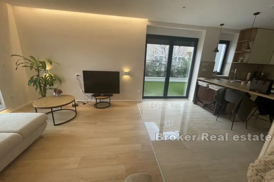 bačvice, dvosobni apartman - slika 6