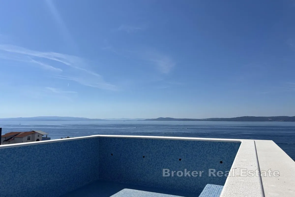 Luksuzan stan s vlastitim bazenom na krovnoj terasi - Žedno, Trogir