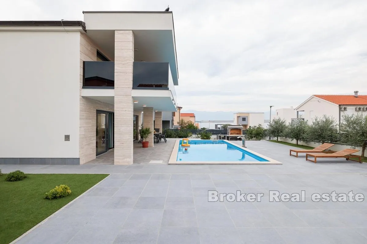 moderna vila sa bazenom - slika 2