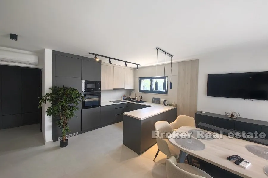 luksuzna apartmanska vila s pogledom na more - slika 9