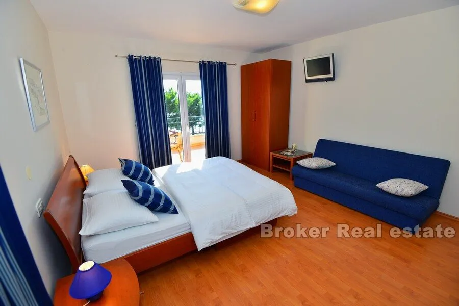 apartmanski objekt s restoranom prvi red do mora - slika 11