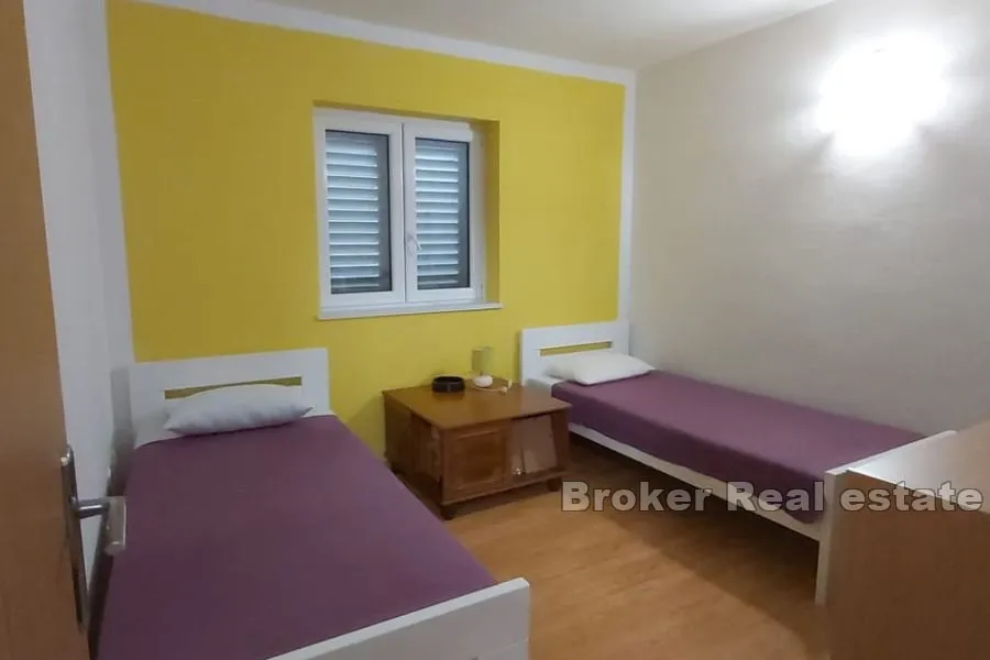 trosoban apartman s vrtom i pogledom na more - slika 7