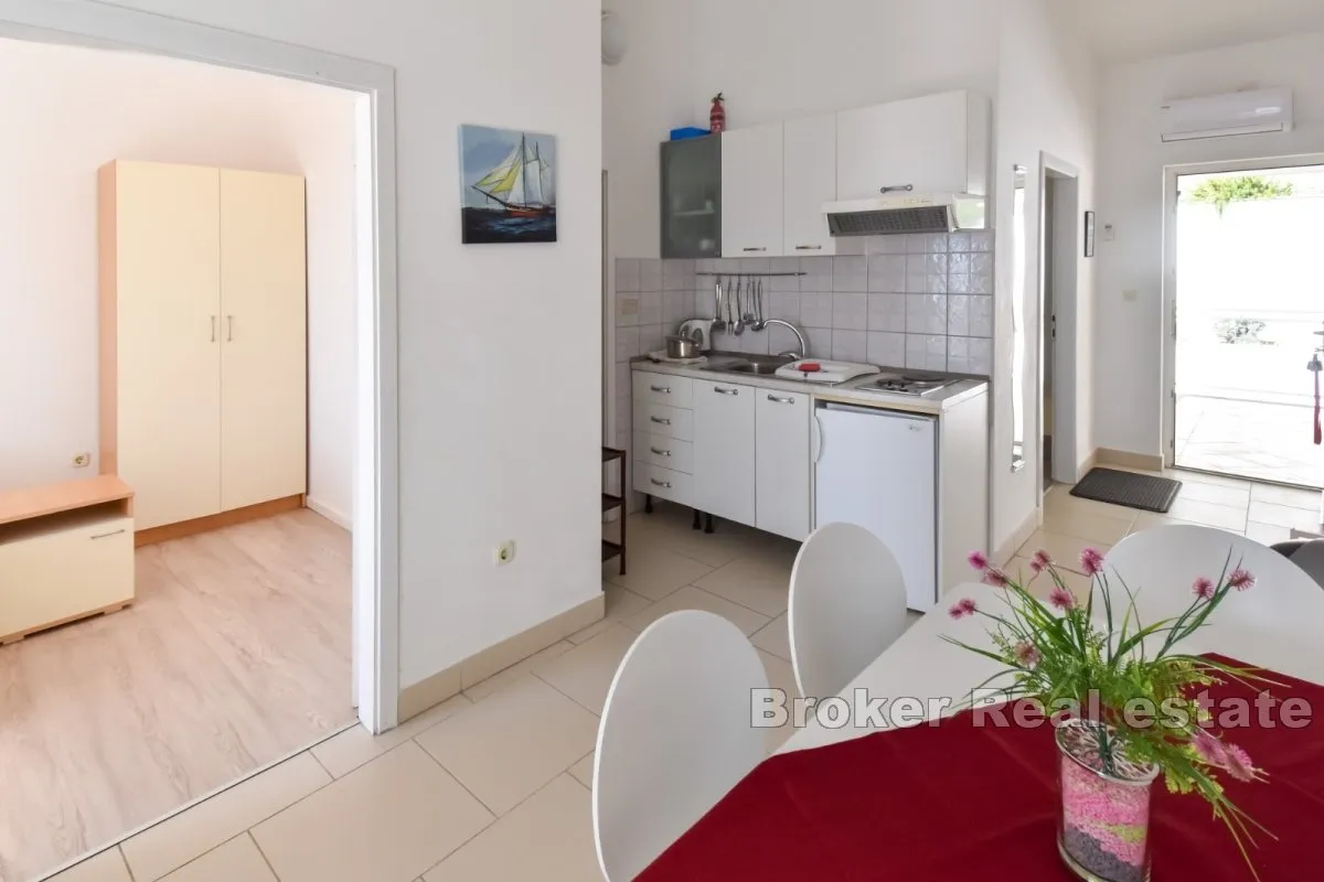 poslovno apartmanska kuca sa prekrasnim pogledom i blizinom mora - slika 7