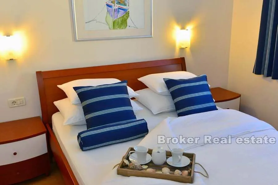 apartmanski objekt s restoranom prvi red do mora - slika 12
