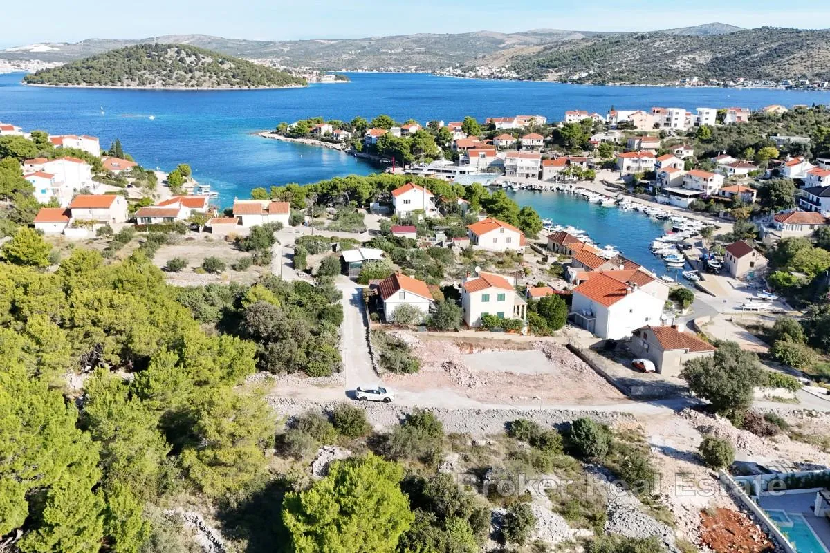 Građevinsko zemljište s pogledom na more - Rogoznica