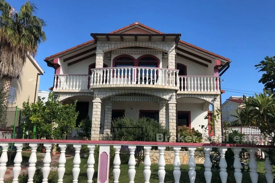 apartmanska kuća, prvi red do mora - slika 3