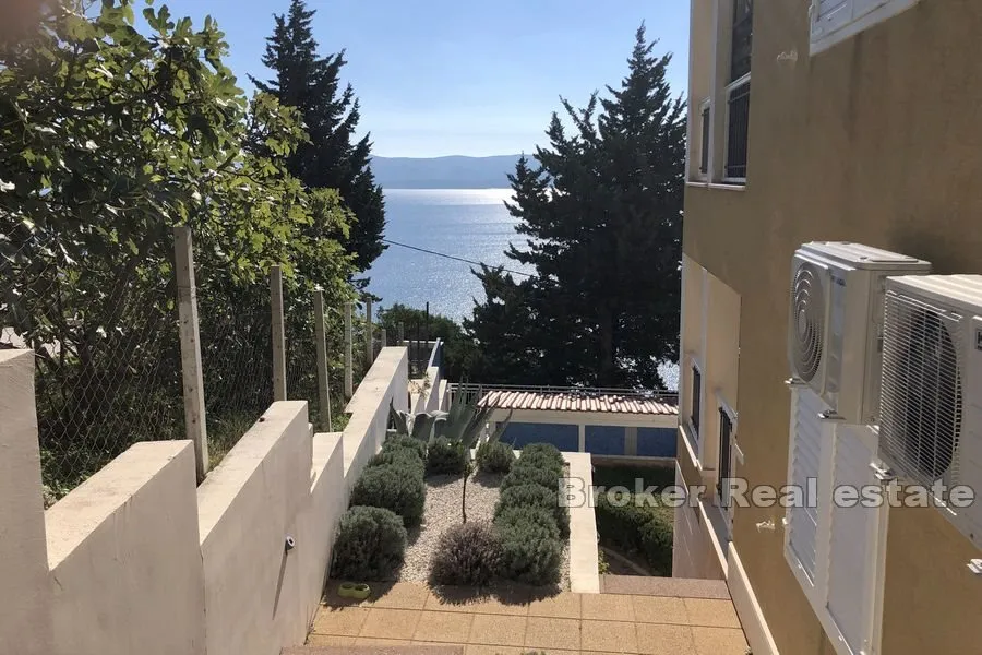 novouređeni apartman s pogledom na more - slika 12