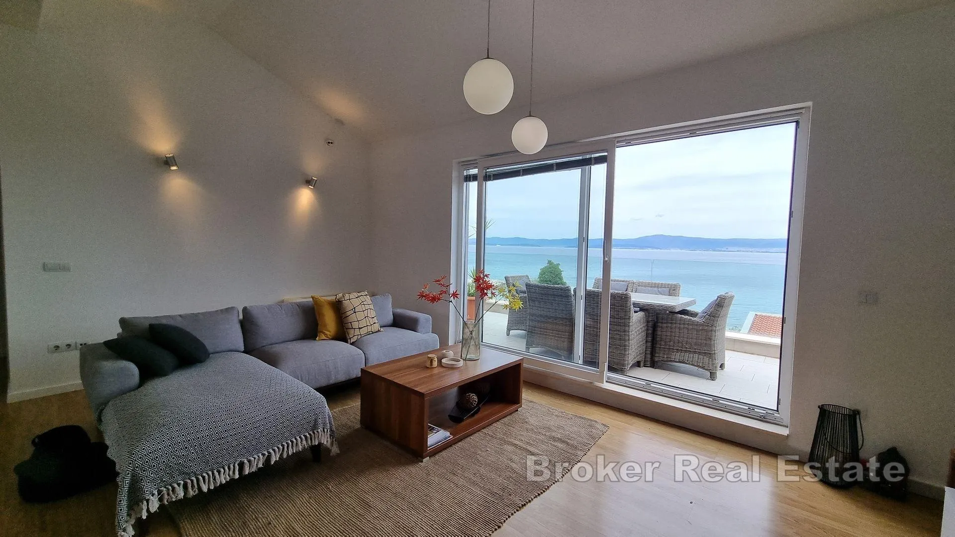 apartmanska kuća u drugom redu do mora - slika 2