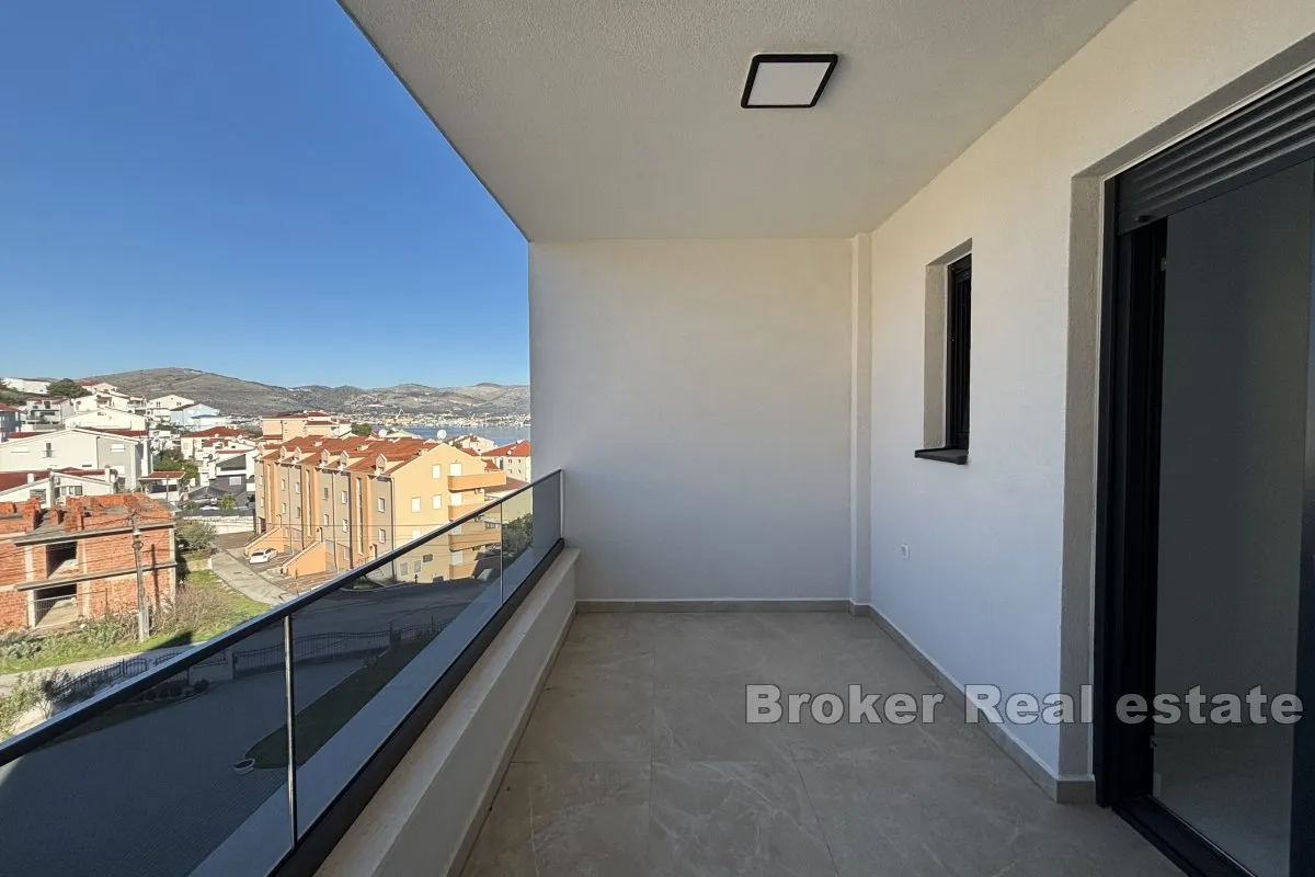 prostrani penthouse s pogledom na more - slika 15