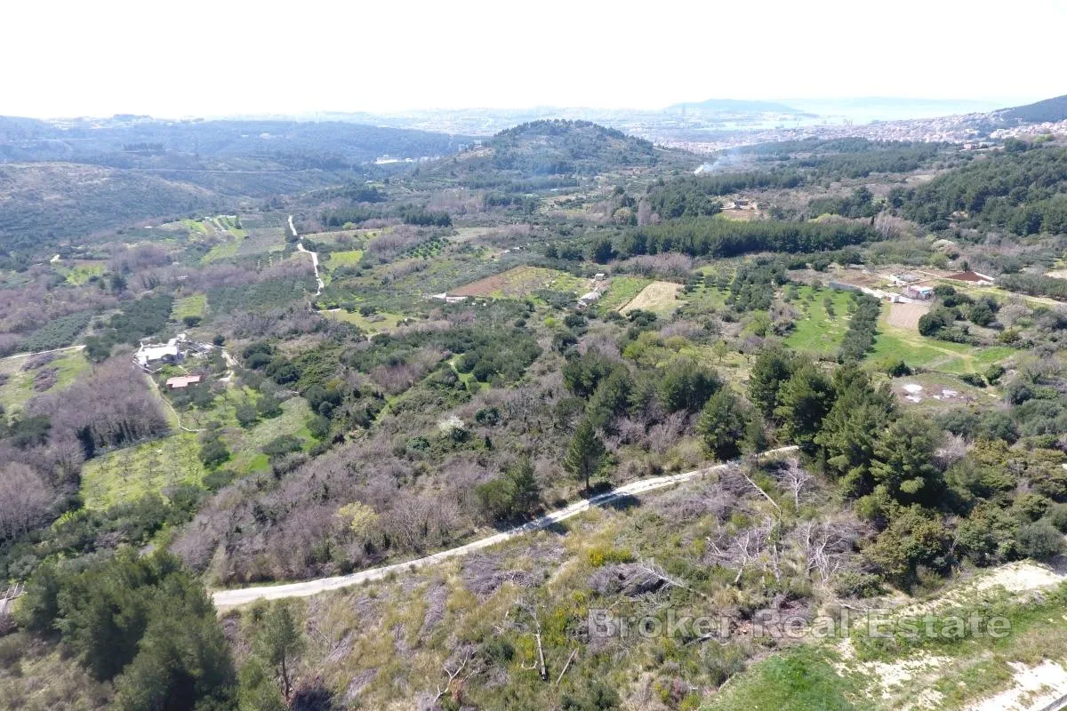 građevno zemljište na klisu sa panoramskim pogledom - slika 3