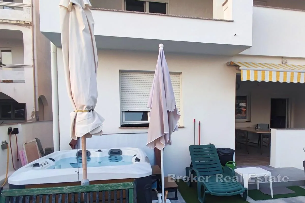 apartmani u prvom redu do mora - slika 10