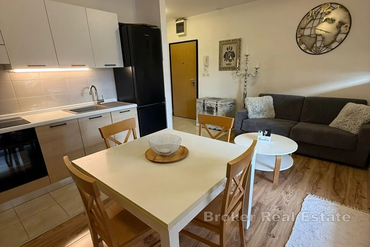 Jednosobni apartman s vrtom - Brač, Brač
