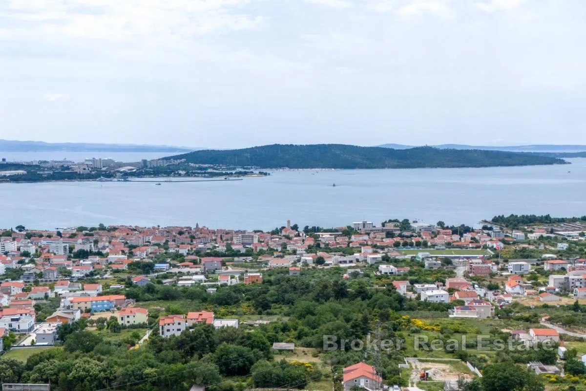 Građevinsko zemljište u M1 zoni u Kaštelima s pogledom na more i otoke - Kaštel Sućurac, Kaštela