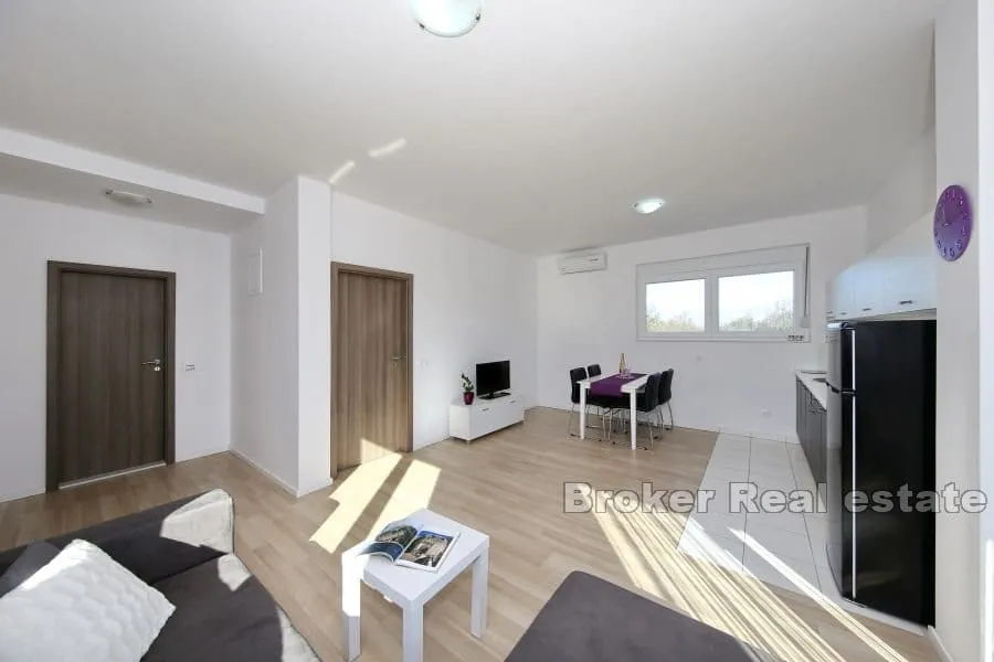 apartmanska kuća u blizini mora - slika 11